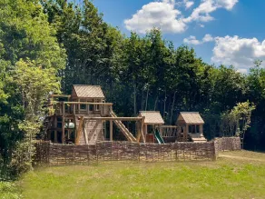 Longcross Waters, Lakes by Yoo, sleeps 10 +4 kids, spa access, 2 dogs welcome - Image 3