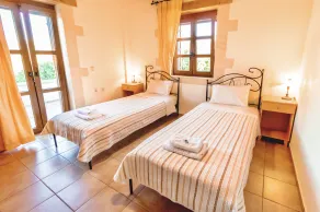 Wonderful stonebuild villa with amazing panoramic sea-country views - Image 4