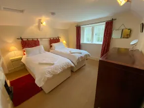 Historical Chapel Cottage. Professional Tennis Court, sea views, 2 mins to beach - Image 4