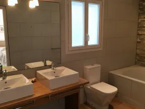 Spacious holiday home with private pool, internet, air conditioning - Image 3