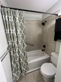Conveniently located duplex! - Image 4