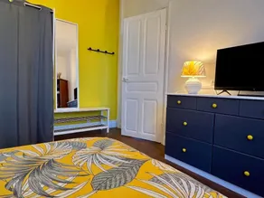 Superb small apartment with free parking - Image 4