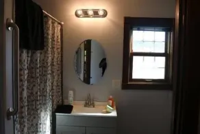 Small House, 2 queen bedrooms, 1 bath, on route 33 - Image 2