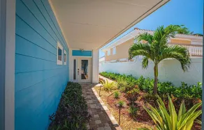 Luxury BEACHFRONT hideaway with HOT TUB and DIRECT BEACH access! - Image 4