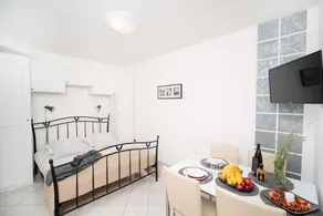 Studio with air conditioning close to the beach - Image 5