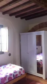 Ferme médiévale offre des vues spectaculaires sur la vallée toscane classique - Image 5
