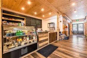 Chalet avec spa privé et foyer au bois à louer dans les Laurentides - Image 4