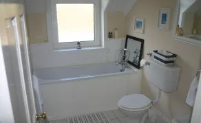 Luxurious 5 bedroomed home with sea view close to beach - Image 3