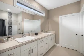 Large Open Home - Gourmet Kitchen - Pool Table - Image 3