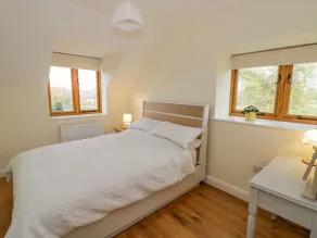 THE GRANARY, pet friendly, character holiday cottage in Gaydon - Image 5