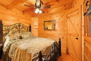 Stunning Mountain Views!!! Secluded Log Cabin with Hot Tub near West Jefferson - Image 3