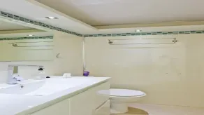 Luxury Sea View Apartment W Balcony - Image 3