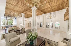 King Bed Mermaid  Suite , free parking, heart of Palm Beach - Image 5