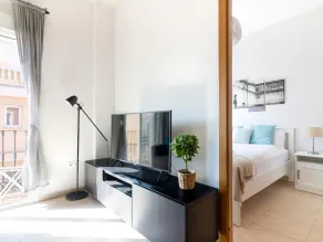 New Apartment in Pedestrian Zone, Central Málaga – Comfortable, Quiet, Fully Equipped, Near Beach & Museums - Image 4