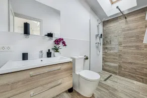 ARI Central Grand Apartment - Image 4