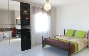 Beautiful Home In Apt - Image 4