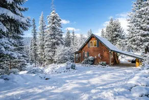 Raven Haven Lodge by NW Comfy Cabins - Image 4