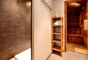 Beautiful, completely renovated luxury home with sauna, jacuzzi and private bathrooms - Image 5