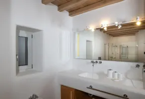 This Luxury Retreat View is Just Stunning and its Location Unbeatable - Image 2