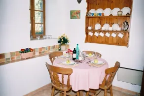 3 Bed Cottage - Sleeps 5 - Garden - Parking - Wifi - Image 3