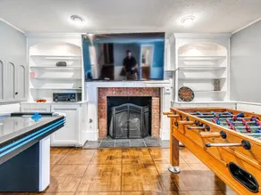 Beautiful home with large outdoor pool and hot tub. Large beautiful backyard - Image 3