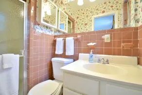 Charming 3 Bedroom house with detached garage. - Image 4