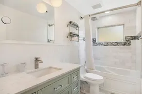 Centrally located 2 Bdrm on Orchid Island, Private Pool, Walk to Beaches & Parks - Image 2