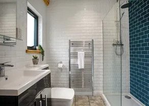 3 bedroom accommodation in Ellesmere - Image 3