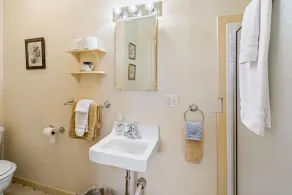 Bluemoon Vacation Rentals - Anne Hathaway House - Image 4