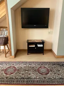 Cozy 2 bedrm apart with full kitchen surrounded by woods 25 mins from Milwaukee - Image 2