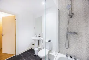 Garland Modern Central City Apartment London-Close to Station - Image 4
