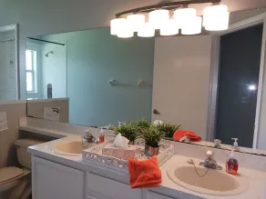 LOVE NEST--NEWLY RENOVATED Sleeps 7--CLOSE TO DOWNTOWN, AIRPORT & ATTRACTIONS - Image 5
