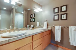 3 suites king + chambre pour enfants, sur le parcours Woodlands. Comprend 10 passes SHARC. - Image 5