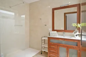 Garden Apartment - Image 2