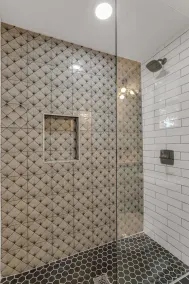 NEW! Luxurious HOT TUB 4 BR Home Central location BUCCS Stadium Downtown Beaches - Image 3