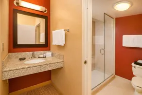 Convenient Stay, Superb Location! 2 Relaxing Units, Free Parking, Onsite Pool - Image 4