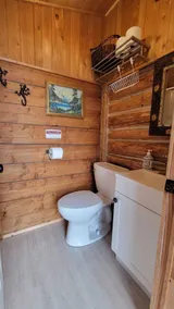 Cabane en rondins paisible avec plage SW exposition WIFI et télévision par câble et foyer - Image 2