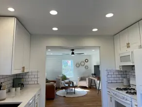 Modern Cottage by the lake - Image 4