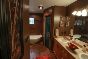 Évadez-vous dans cette cabane de rêve dans les pins grandioses! - Image 2