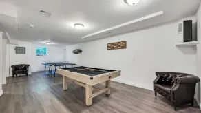 NEUE LISTE: COLONIAL COMPOUND MIT ÜBERGRÖSSEN WOHNZIMMERN, GYM UND ARCADE ROOM IN DER NÄHE DES SOUTHAMPTON VILLAGE - Image 5