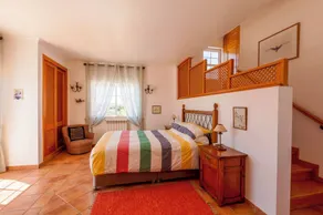 Grosse, abgelegene Luxus-Villa mit Solar-Pool & Spielraum - Image 3
