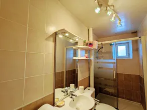 Charming Countryside Retreat: Cozy 1BR Cottage with Private Courtyard and Bike Trails Nearby - Image 3