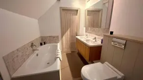 Stunning 6 Bedroom Riverside Barn Cotswold Mill - Image 2