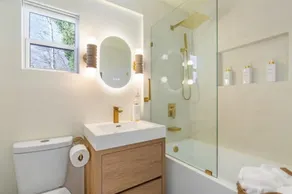 New! Des Moines Diamond Luxe Beachfront Getaway - Image 2
