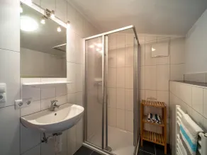 Spacious apartment with 2 balconies and views - Image 2