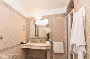 Holiday apartment with swimming pool near the sea - Image 2