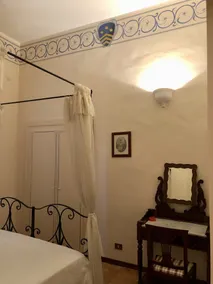 Apartment in a castle, park and pool included. - Image 4