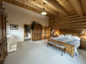Grandpa’s Place. Exclusive, Stunning, Private Log Home. Firepit & Pond.  - Image 5