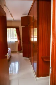 Luxurious 2 bedroom house in Westlands with heated pool, gym, restaurant - Image 5