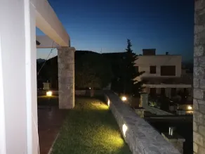 Όμορφο σπίτι με θέα θάλασσα και στην πισίνα - Image 3